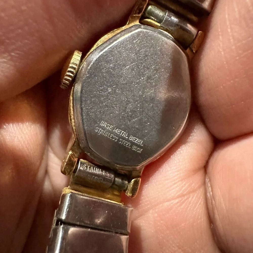 *WORKING* Timex women's gold tone watch. Small iridescent face. Stretch bracelet